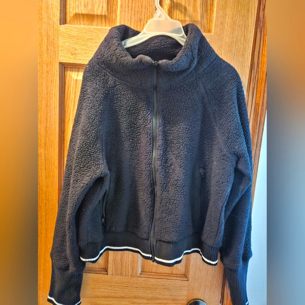 Athleta black tugga sherpa zipped cropped sweater
